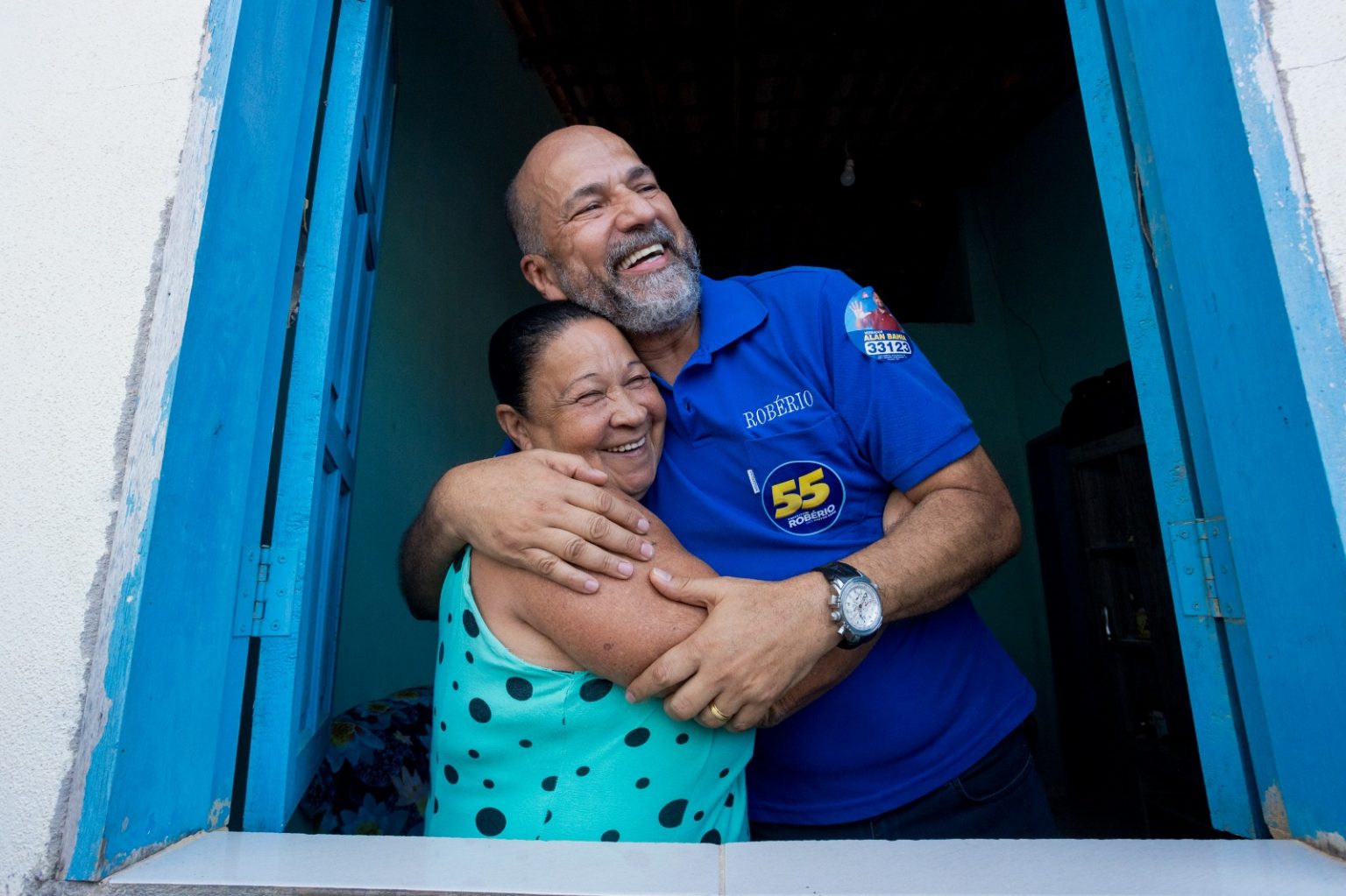 Em caminhada na Colônia com candidatos a vereador, Robério é aclamado pela população 10