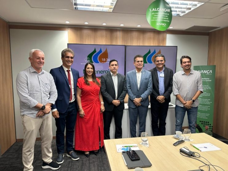 Deputada Estadual Cláudia Oliveira discute investimentos com a Coelba para garantir energia de qualidade no verão 78