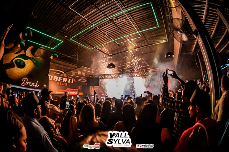 Show de Vall Sylva lota a Barra Music em Linhares 4