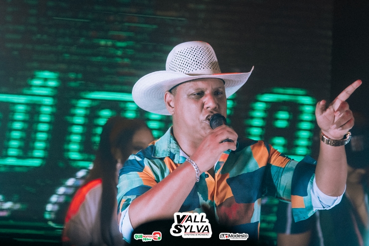 Show de Vall Sylva lota a Barra Music em Linhares 5