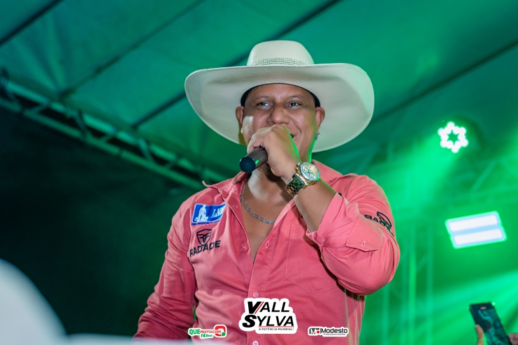 Vall Sylva agita a Festa do Chapéu em Teixeira de Freitas 7