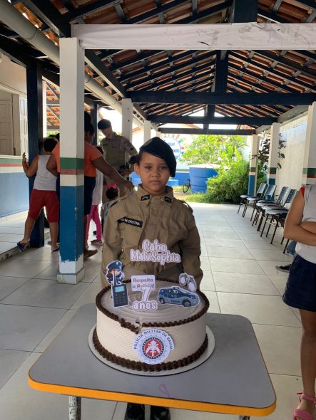 Polícia Militar faz surpresa de aniversário para aluna Malu em escola de Cabrália 7