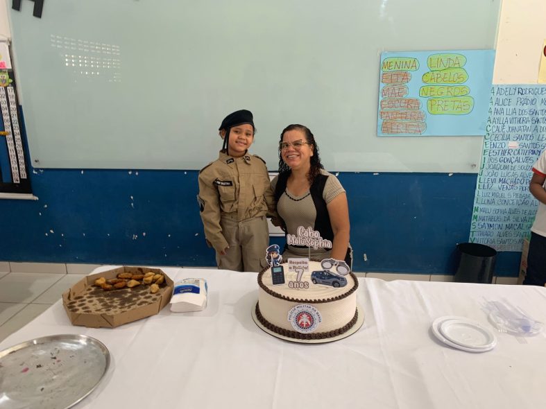 Polícia Militar faz surpresa de aniversário para aluna Malu em escola de Cabrália 6