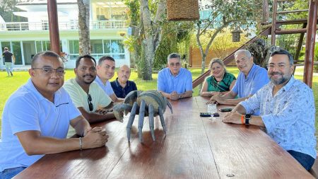 Prefeitos eleitos e reeleitos se reúnem em Porto Seguro para discutir propostas de candidatos à presidência da UPB 5