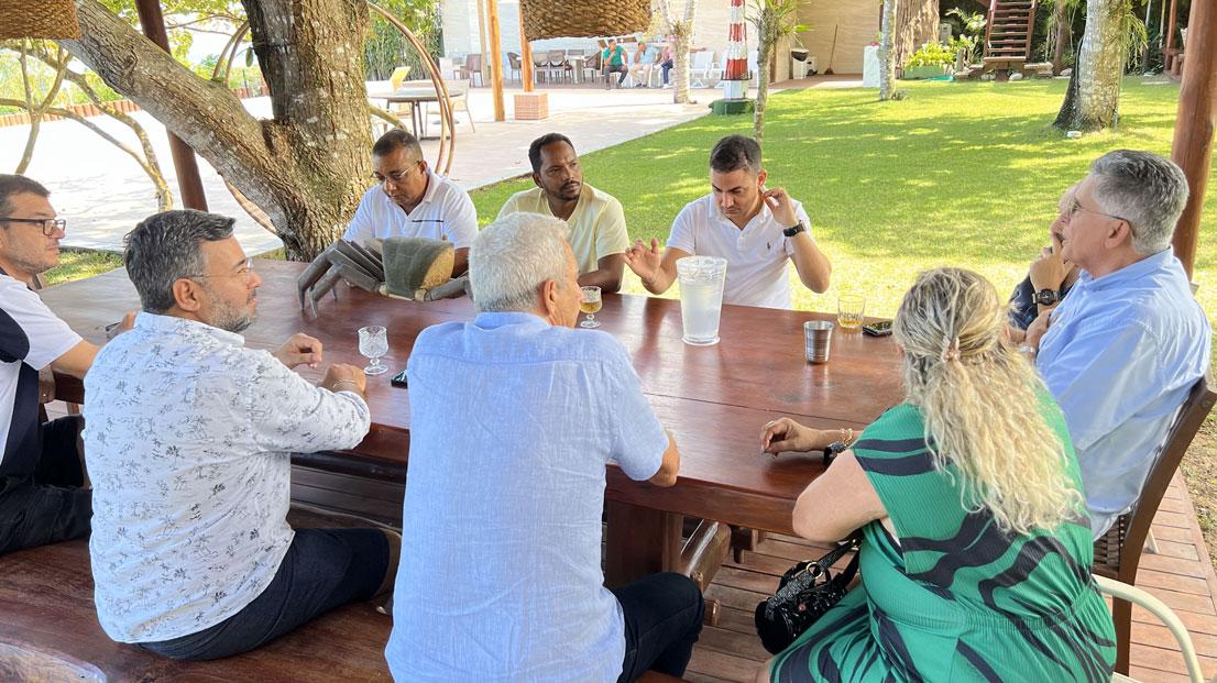 Prefeitos eleitos e reeleitos se reúnem em Porto Seguro para discutir propostas de candidatos à presidência da UPB 6