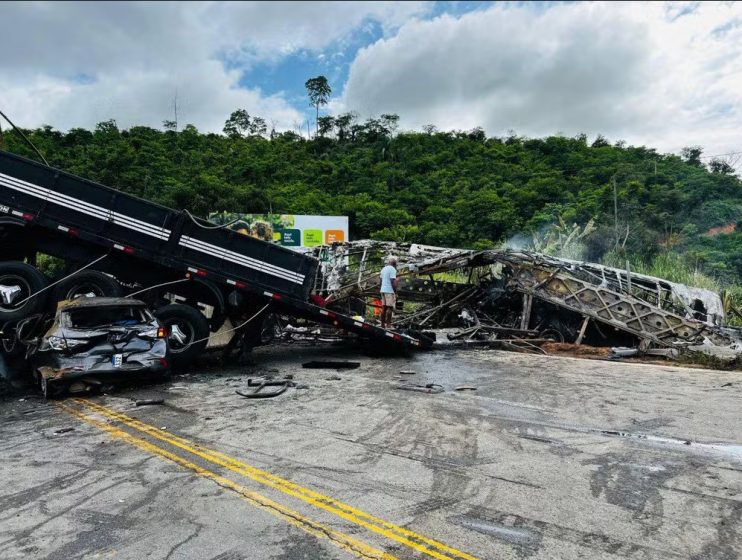 Acidente em MG é a maior tragédia em rodovias federais desde 2007, início da série histórica da PRF 4