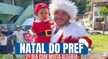 Prefeito eleito de Cabrália, Girlei Lage tem Natal vestido de papai Noel dando presentes às crianças 28