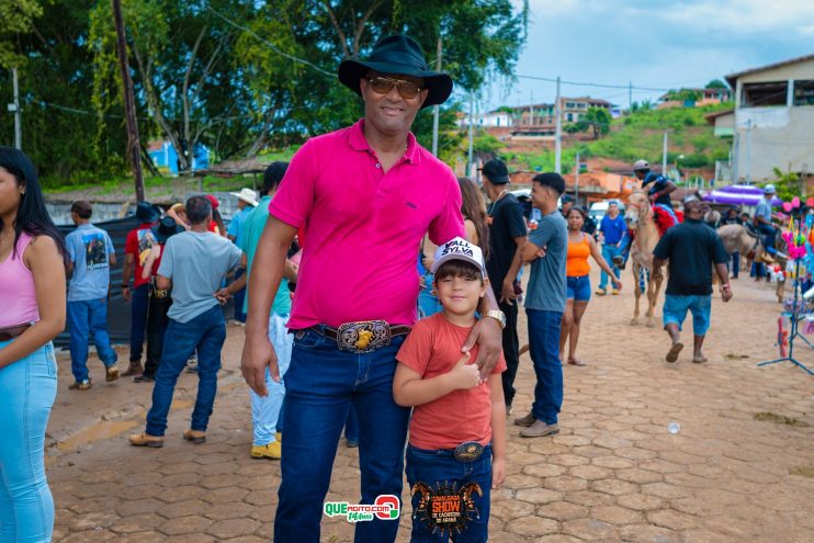 Cavaleiros e amazonas lotam as ruas de Cachoeira do Aranã, durante a Cavalgada Show 21