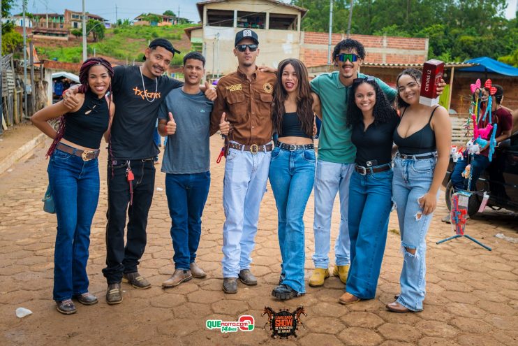 Cavaleiros e amazonas lotam as ruas de Cachoeira do Aranã, durante a Cavalgada Show 23