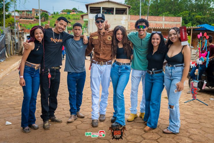 Cavaleiros e amazonas lotam as ruas de Cachoeira do Aranã, durante a Cavalgada Show 24