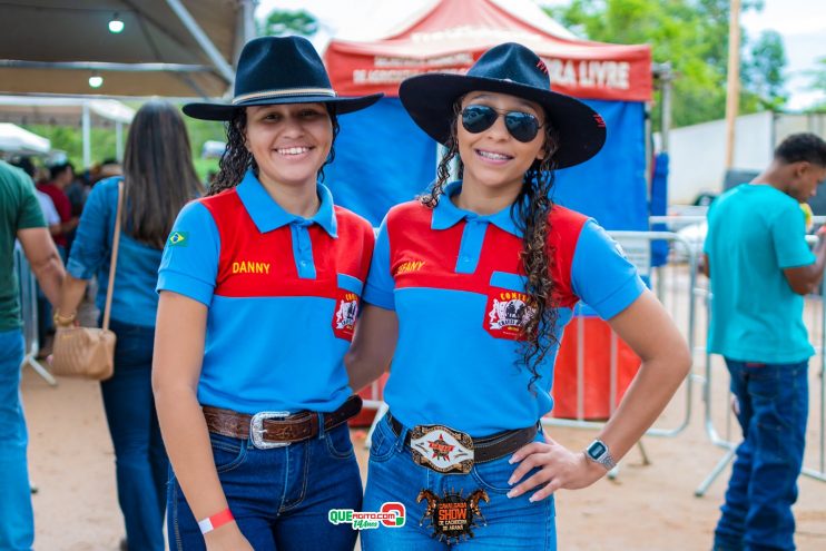 Cavaleiros e amazonas lotam as ruas de Cachoeira do Aranã, durante a Cavalgada Show 34