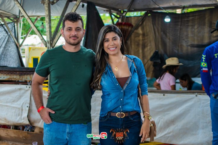 Cavaleiros e amazonas lotam as ruas de Cachoeira do Aranã, durante a Cavalgada Show 51