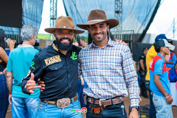 Cavaleiros e amazonas lotam as ruas de Cachoeira do Aranã, durante a Cavalgada Show 69