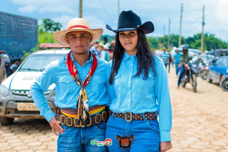 Cavaleiros e amazonas lotam as ruas de Cachoeira do Aranã, durante a Cavalgada Show 88