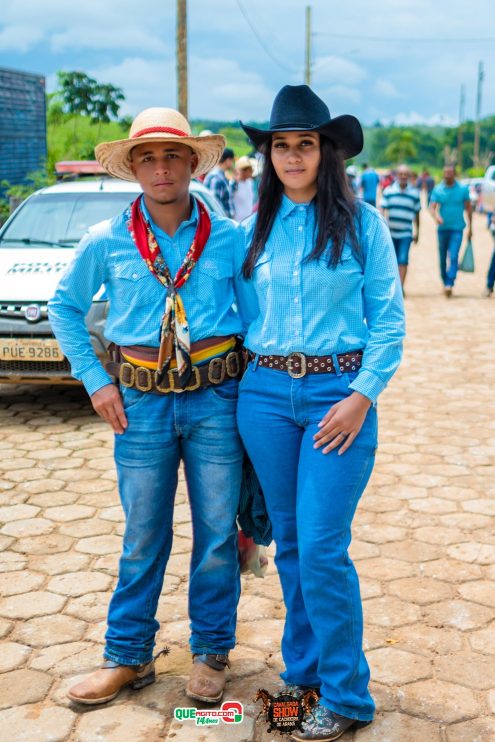 Cavaleiros e amazonas lotam as ruas de Cachoeira do Aranã, durante a Cavalgada Show 89