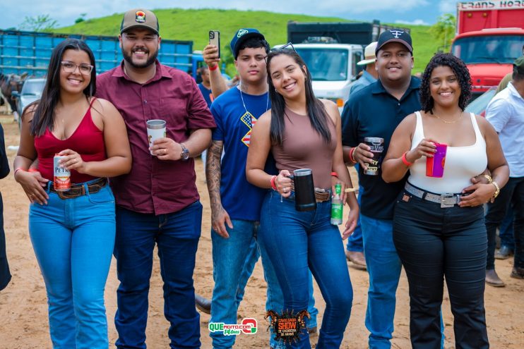 Cavaleiros e amazonas lotam as ruas de Cachoeira do Aranã, durante a Cavalgada Show 104