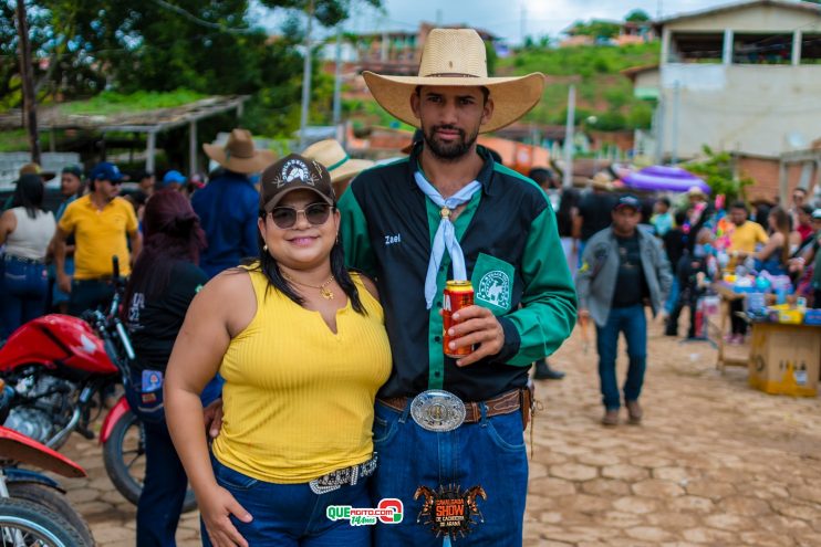 Cavaleiros e amazonas lotam as ruas de Cachoeira do Aranã, durante a Cavalgada Show 112