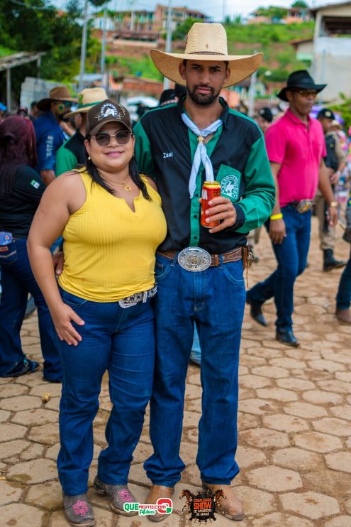 Cavaleiros e amazonas lotam as ruas de Cachoeira do Aranã, durante a Cavalgada Show 113