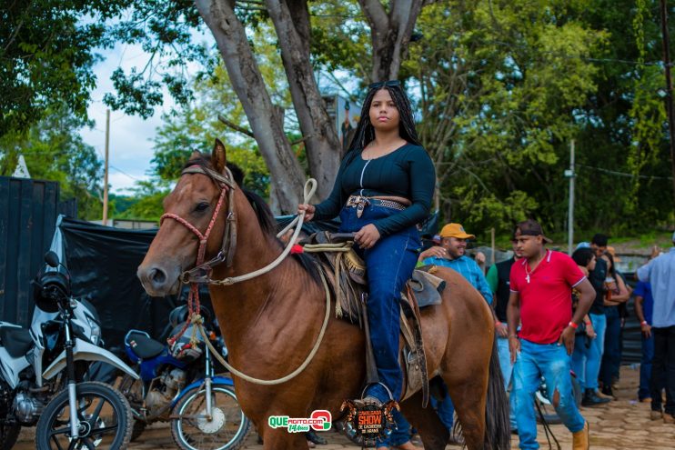 Cavaleiros e amazonas lotam as ruas de Cachoeira do Aranã, durante a Cavalgada Show 124