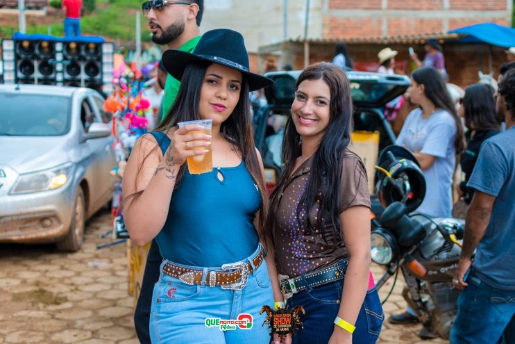 Cavaleiros e amazonas lotam as ruas de Cachoeira do Aranã, durante a Cavalgada Show 133