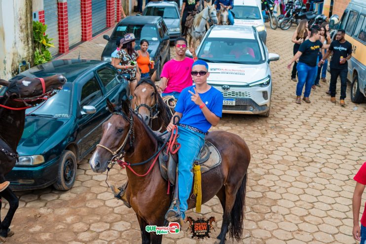 Cavaleiros e amazonas lotam as ruas de Cachoeira do Aranã, durante a Cavalgada Show 140