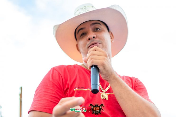 Cavaleiros e amazonas lotam as ruas de Cachoeira do Aranã, durante a Cavalgada Show 142