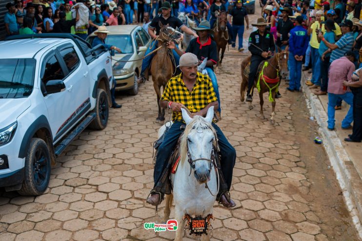 Cavaleiros e amazonas lotam as ruas de Cachoeira do Aranã, durante a Cavalgada Show 146