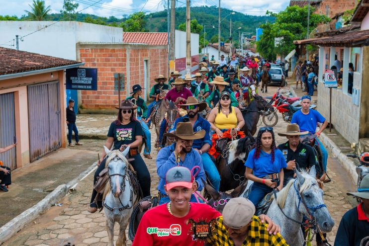 Cavaleiros e amazonas lotam as ruas de Cachoeira do Aranã, durante a Cavalgada Show 154