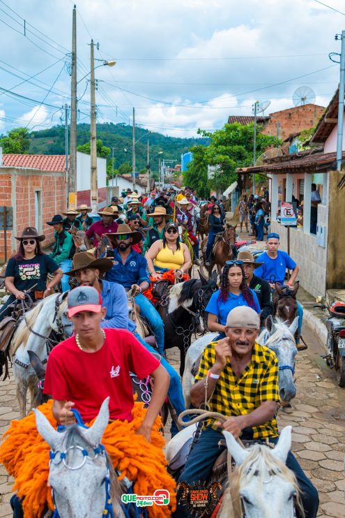 Cavaleiros e amazonas lotam as ruas de Cachoeira do Aranã, durante a Cavalgada Show 156