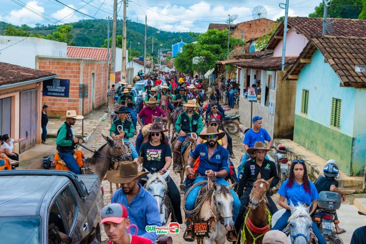 Cavaleiros e amazonas lotam as ruas de Cachoeira do Aranã, durante a Cavalgada Show 157