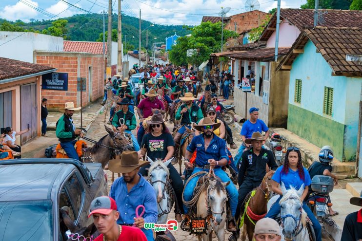 Cavaleiros e amazonas lotam as ruas de Cachoeira do Aranã, durante a Cavalgada Show 158