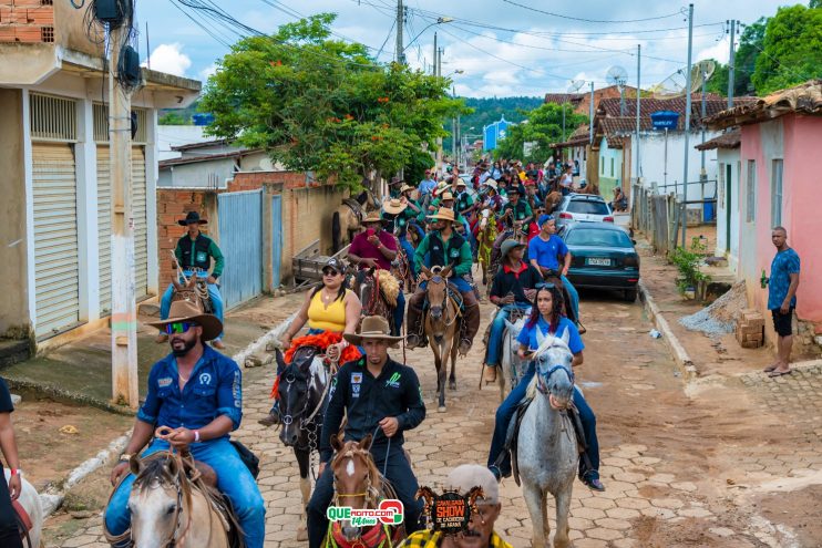 Cavaleiros e amazonas lotam as ruas de Cachoeira do Aranã, durante a Cavalgada Show 160