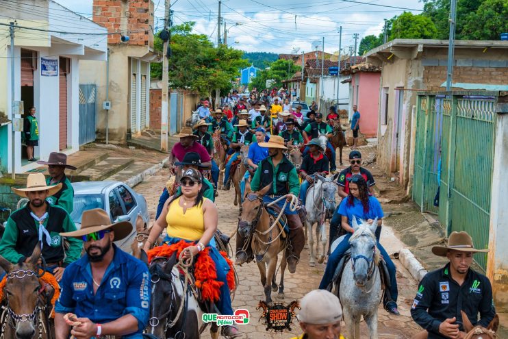 Cavaleiros e amazonas lotam as ruas de Cachoeira do Aranã, durante a Cavalgada Show 162