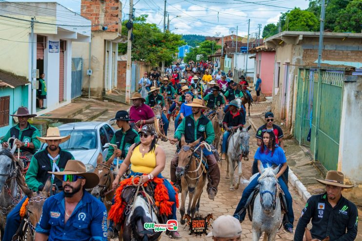 Cavaleiros e amazonas lotam as ruas de Cachoeira do Aranã, durante a Cavalgada Show 163