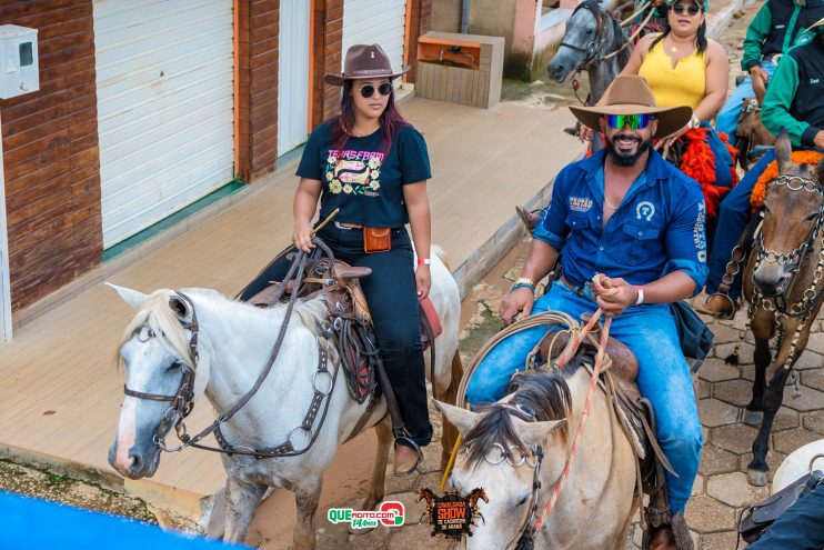 Cavaleiros e amazonas lotam as ruas de Cachoeira do Aranã, durante a Cavalgada Show 166