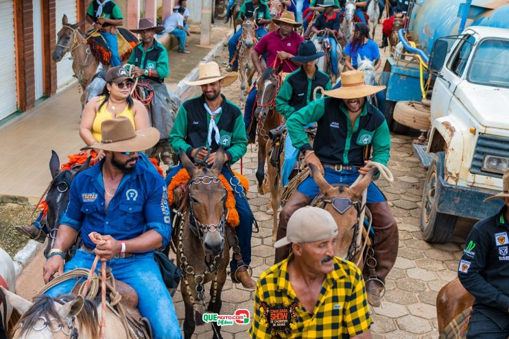 Cavaleiros e amazonas lotam as ruas de Cachoeira do Aranã, durante a Cavalgada Show 168