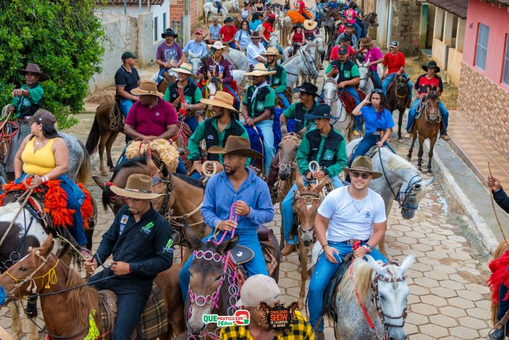 Cavaleiros e amazonas lotam as ruas de Cachoeira do Aranã, durante a Cavalgada Show 173