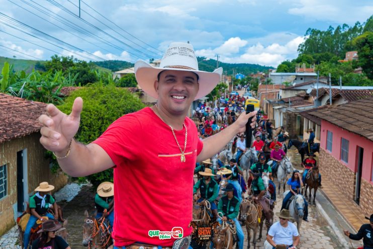 Cavaleiros e amazonas lotam as ruas de Cachoeira do Aranã, durante a Cavalgada Show 181