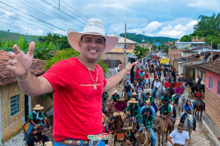 Cavaleiros e amazonas lotam as ruas de Cachoeira do Aranã, durante a Cavalgada Show 182