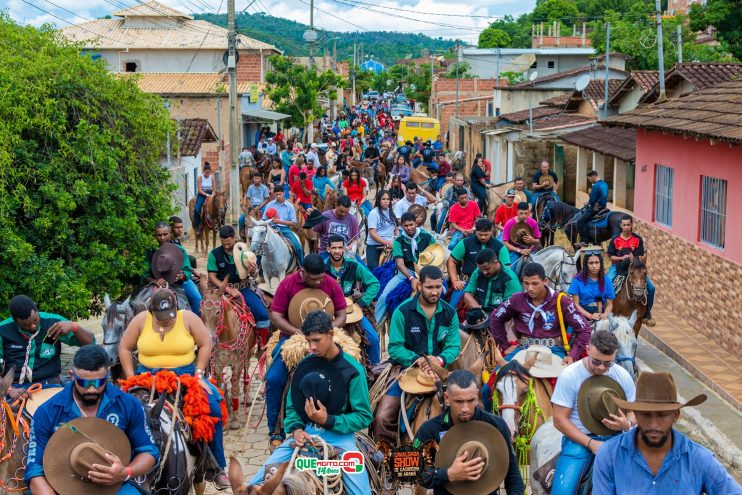 Cavaleiros e amazonas lotam as ruas de Cachoeira do Aranã, durante a Cavalgada Show 184