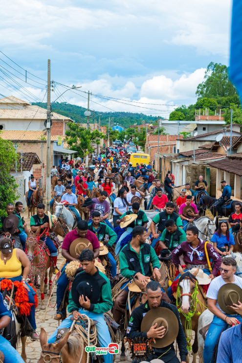 Cavaleiros e amazonas lotam as ruas de Cachoeira do Aranã, durante a Cavalgada Show 185