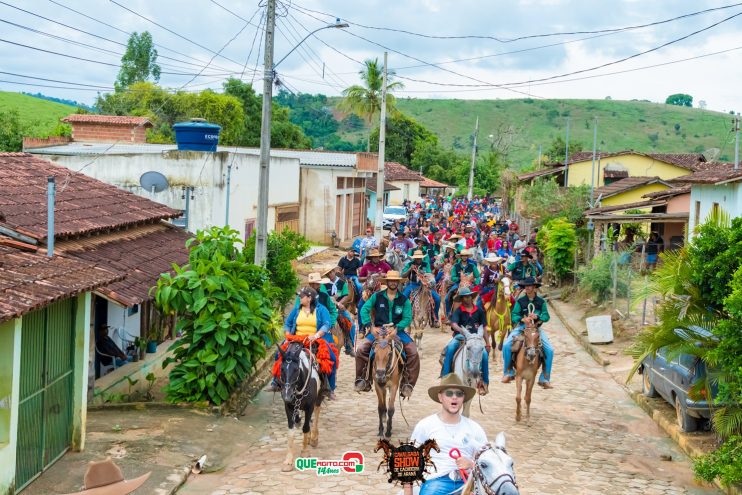 Cavaleiros e amazonas lotam as ruas de Cachoeira do Aranã, durante a Cavalgada Show 193