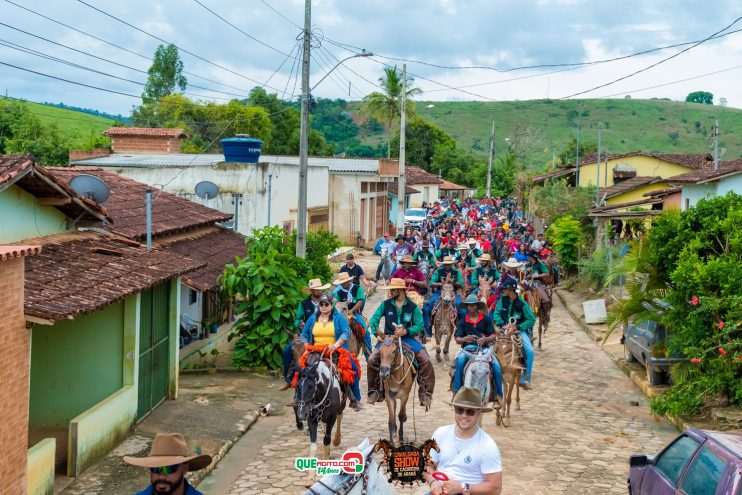 Cavaleiros e amazonas lotam as ruas de Cachoeira do Aranã, durante a Cavalgada Show 194