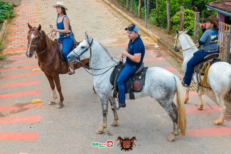 Cavaleiros e amazonas lotam as ruas de Cachoeira do Aranã, durante a Cavalgada Show 196