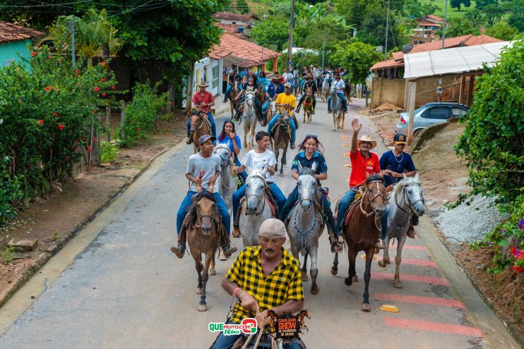 Cavaleiros e amazonas lotam as ruas de Cachoeira do Aranã, durante a Cavalgada Show 199