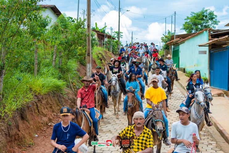 Cavaleiros e amazonas lotam as ruas de Cachoeira do Aranã, durante a Cavalgada Show 203