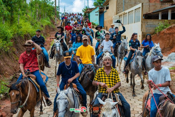 Cavaleiros e amazonas lotam as ruas de Cachoeira do Aranã, durante a Cavalgada Show 204