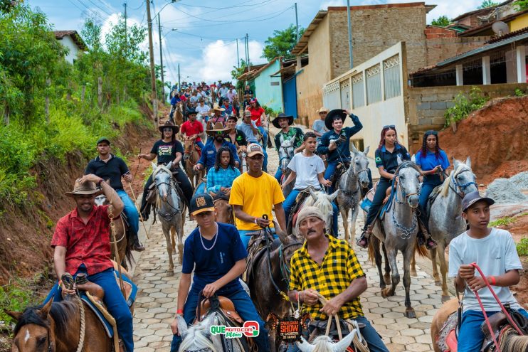 Cavaleiros e amazonas lotam as ruas de Cachoeira do Aranã, durante a Cavalgada Show 205