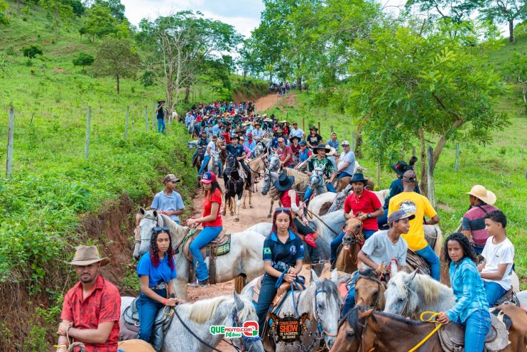 Cavaleiros e amazonas lotam as ruas de Cachoeira do Aranã, durante a Cavalgada Show 210