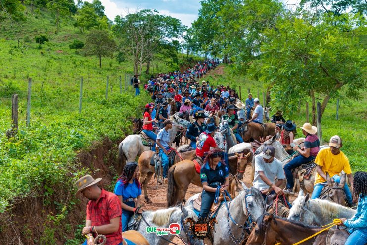 Cavaleiros e amazonas lotam as ruas de Cachoeira do Aranã, durante a Cavalgada Show 212